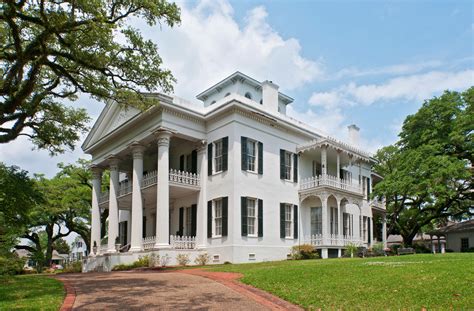 old plantation style homes.